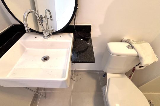 Banheiro de kitnet/studio para alugar com 1 quarto, 24m² em Vila Olímpia, São Paulo
