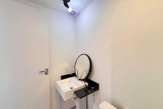 Banheiro de kitnet/studio para alugar com 1 quarto, 24m² em Vila Olímpia, São Paulo