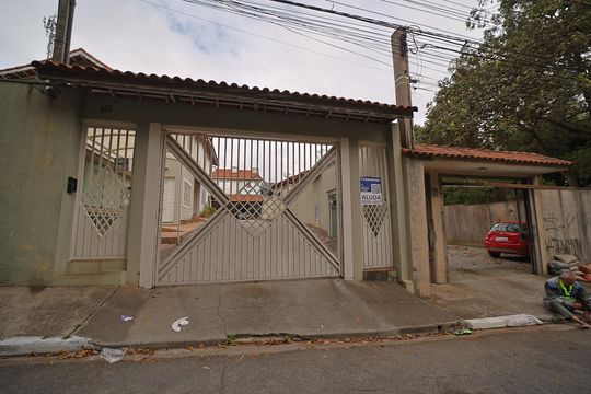 Fachada de casa de condomínio para alugar com 2 quartos, 75m² em Vila Paranagua, São Paulo