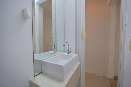 Lavabo de casa de condomínio para alugar com 2 quartos, 75m² em Vila Paranagua, São Paulo