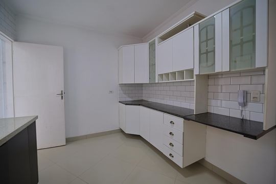 Cozinha de casa de condomínio para alugar com 2 quartos, 75m² em Vila Paranagua, São Paulo