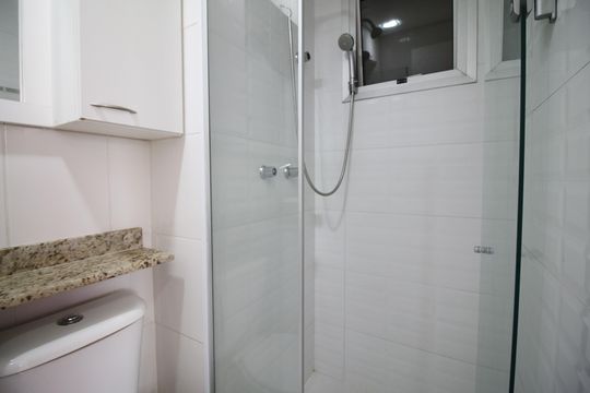 Banheiro de apartamento à venda com 2 quartos, 51m² em Taquara, Rio de Janeiro