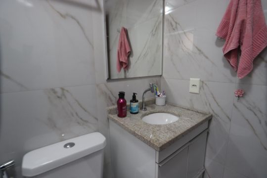 Banheiro de apartamento à venda com 2 quartos, 50m² em Vila Bela, São Paulo