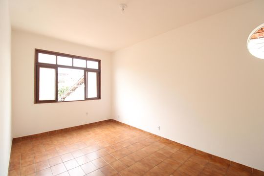Quarto 2 de casa à venda com 2 quartos, 400m² em Taquara, Rio de Janeiro