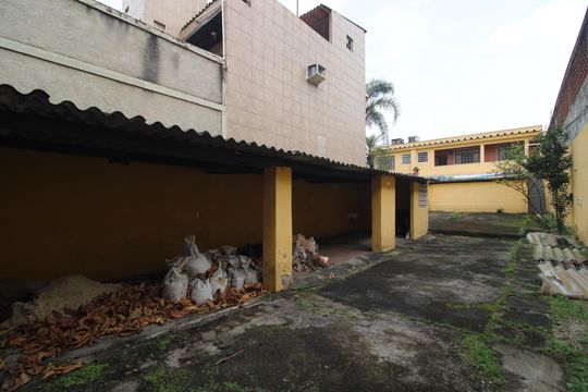 Garagem de casa à venda com 2 quartos, 400m² em Taquara, Rio de Janeiro