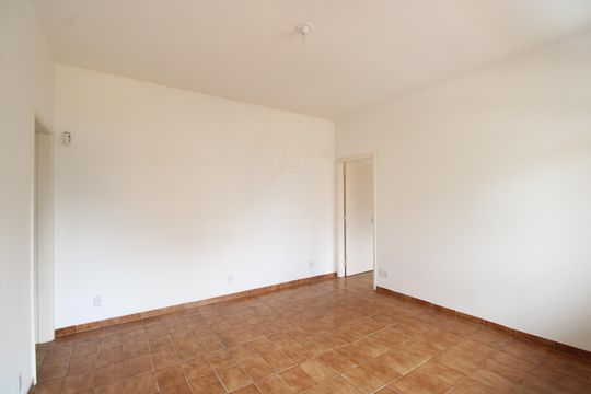 Sala de casa à venda com 2 quartos, 400m² em Taquara, Rio de Janeiro