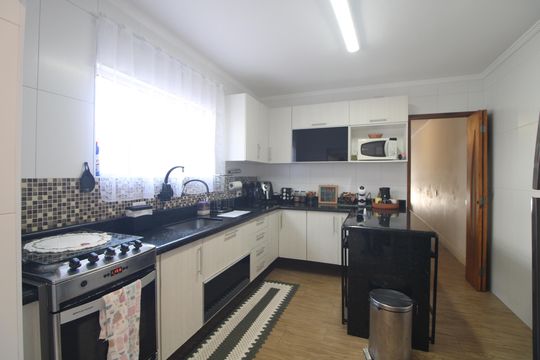 Cozinha de casa à venda com 4 quartos, 125m² em Jardim das Imbuias, São Paulo