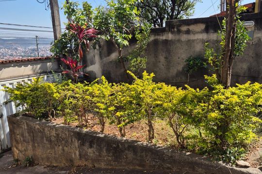 Área externa de casa para alugar com 2 quartos, 50m² em Kátia (Justinópolis), Ribeirão das Neves