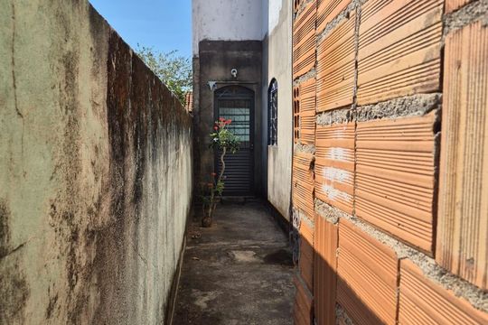 Área externa de casa para alugar com 2 quartos, 50m² em Kátia (Justinópolis), Ribeirão das Neves