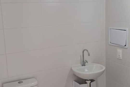 Banheiro de kitnet/studio à venda com 1 quarto, 26m² em Vila Primavera, São Paulo