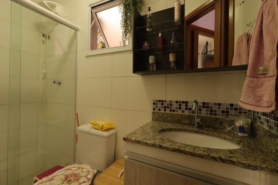 Banheiro de apartamento à venda com 2 quartos, 40m² em Parque Erasmo Assunção, Santo André