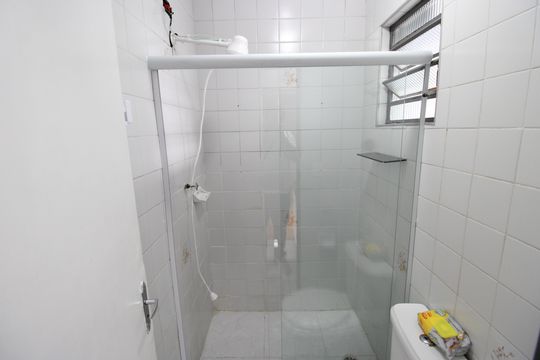 Banheiro de apartamento para alugar com 2 quartos, 45m² em Vila Americana, São Paulo