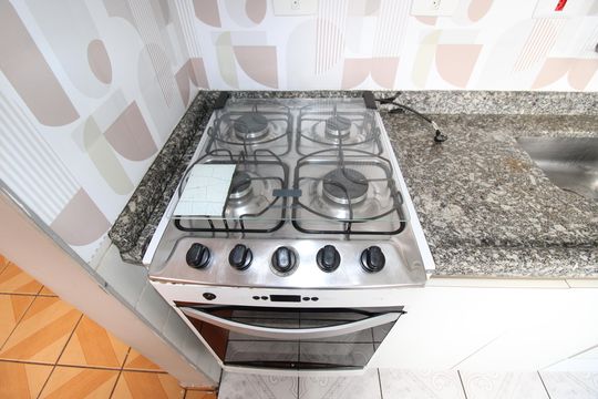 Cozinha de apartamento para alugar com 2 quartos, 45m² em Vila Americana, São Paulo