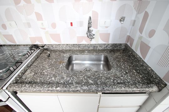 Cozinha de apartamento para alugar com 2 quartos, 45m² em Vila Americana, São Paulo