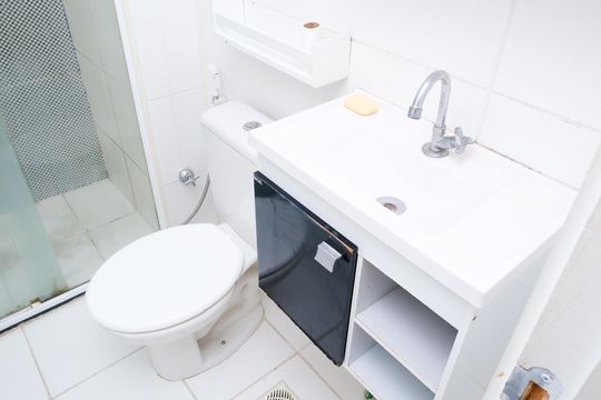 Banheiro de apartamento para alugar com 2 quartos, 36m² em Jardim Alvorada, Nova Iguaçu