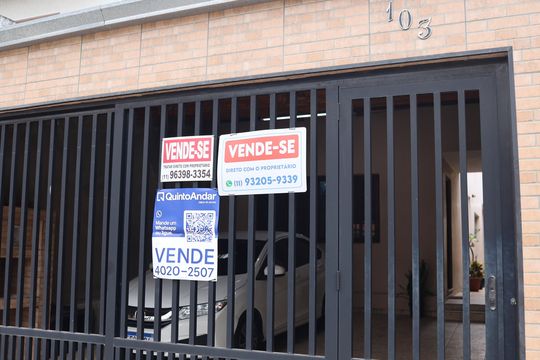 Fachada de casa à venda com 3 quartos, 183m² em Aldeia De, Barueri