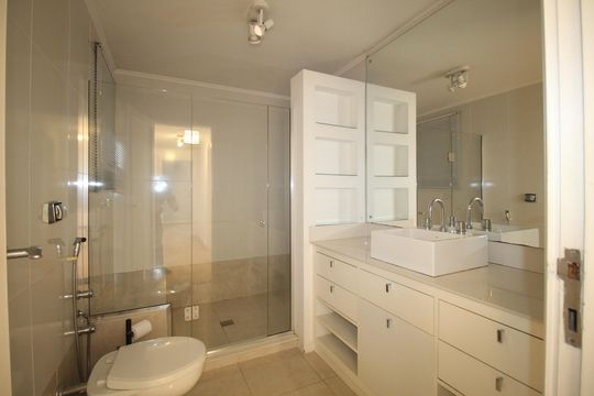 Banheiro de apartamento à venda com 3 quartos, 121m² em Auxiliadora, Porto Alegre