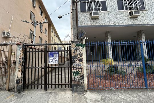 Fachada + placa de apartamento à venda com 1 quarto, 45m² em Méier, Rio de Janeiro