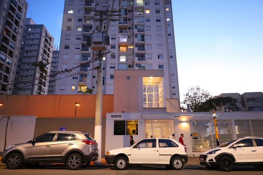 Fachada do condomínio de apartamento à venda com 2 quartos, 55m² em Vila Santana, São Paulo