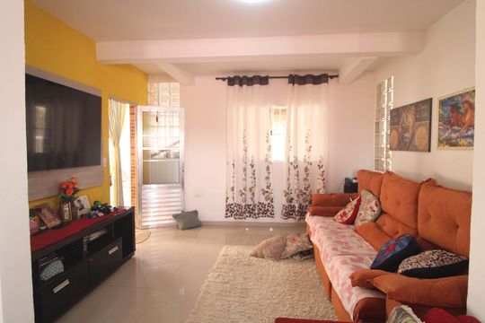 Sala de casa à venda com 4 quartos, 125m² em Chácara Cocaia, São Paulo