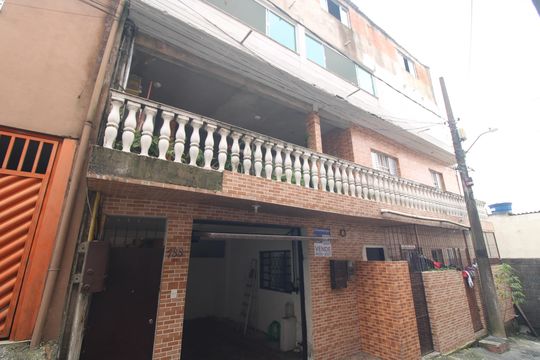 Fachada de casa à venda com 4 quartos, 125m² em Chácara Cocaia, São Paulo