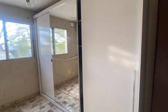Quarto de apartamento à venda com 2 quartos, 45m² em Estância Velha, Canoas