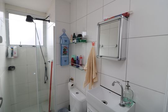 Banheiro de apartamento à venda com 2 quartos, 42m² em Jardim Egle, São Paulo