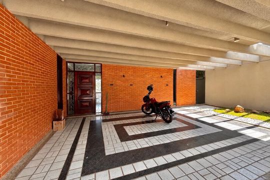 Garagem de casa de condomínio para alugar com 4 quartos, 341m² em Jardim Paulista, Barueri
