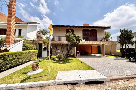 Fachada com placa  de casa de condomínio para alugar com 4 quartos, 341m² em Jardim Paulista, Barueri