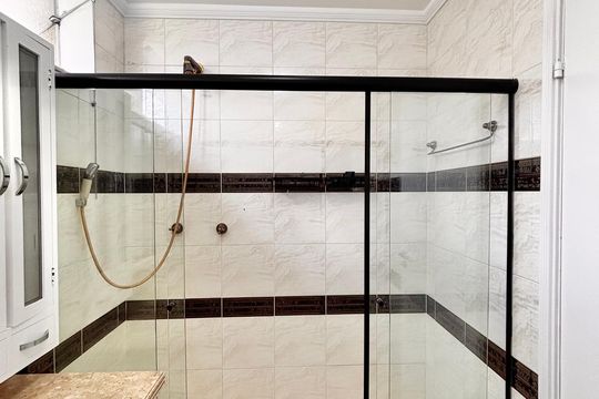 Banheiro de casa de condomínio para alugar com 4 quartos, 341m² em Jardim Paulista, Barueri