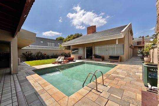 Piscina de casa de condomínio para alugar com 4 quartos, 341m² em Jardim Paulista, Barueri