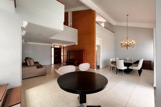 Sala de casa de condomínio para alugar com 4 quartos, 341m² em Jardim Paulista, Barueri