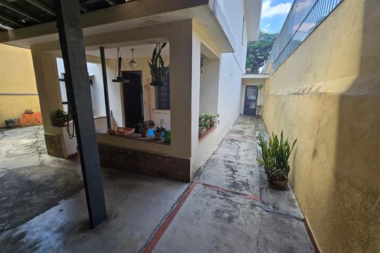 Área externa de casa à venda com 3 quartos, 215m² em Planalto Paulista, São Paulo