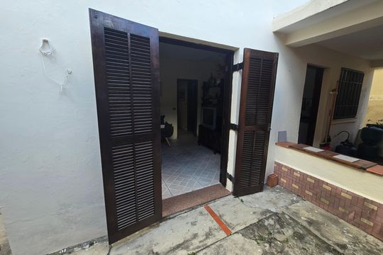 Área externa de casa à venda com 3 quartos, 215m² em Planalto Paulista, São Paulo