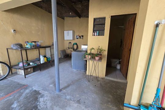 Área externa de casa à venda com 3 quartos, 215m² em Planalto Paulista, São Paulo