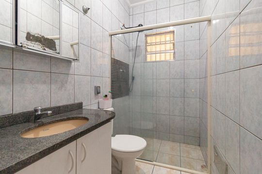 Banheiro de casa para alugar com 1 quarto, 60m² em Parque Santa Teresa, Carapicuíba