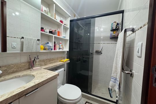 Banheiro de apartamento à venda com 2 quartos, 48m² em Centro, Osasco