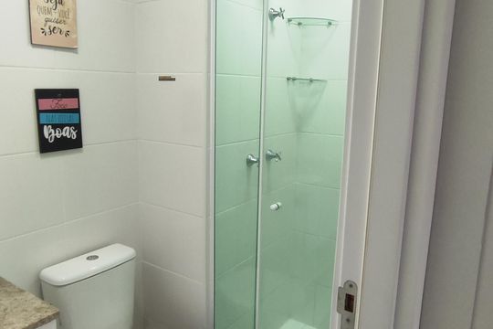 Banheiro de apartamento para alugar com 2 quartos, 70m² em Barra Olímpica, Rio de Janeiro