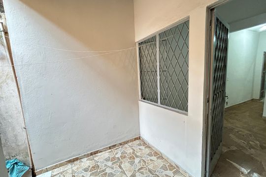 Varanda de kitnet/studio para alugar com 1 quarto, 35m² em Marechal Hermes, Rio de Janeiro