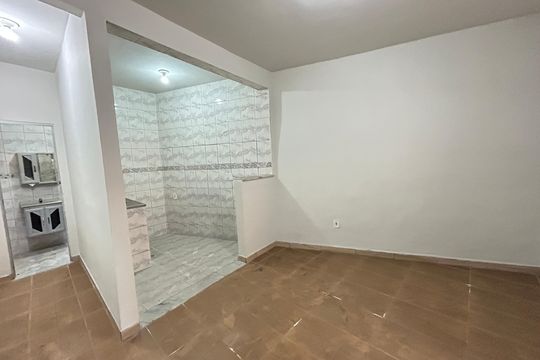 Sala/Quarto de kitnet/studio para alugar com 1 quarto, 35m² em Marechal Hermes, Rio de Janeiro