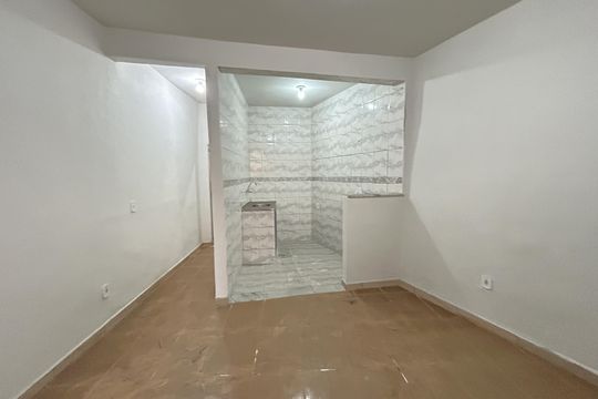 Sala/Quarto de kitnet/studio para alugar com 1 quarto, 35m² em Marechal Hermes, Rio de Janeiro