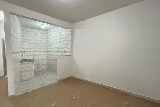 Sala/Quarto de kitnet/studio para alugar com 1 quarto, 35m² em Marechal Hermes, Rio de Janeiro