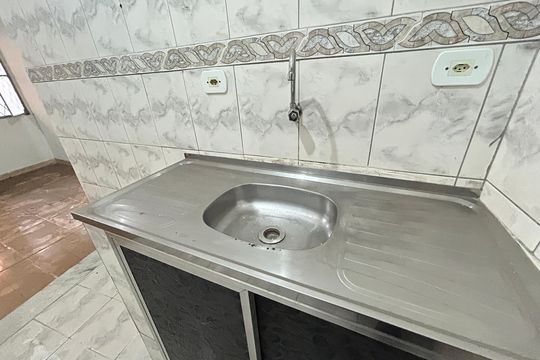 Cozinha de kitnet/studio para alugar com 1 quarto, 35m² em Marechal Hermes, Rio de Janeiro