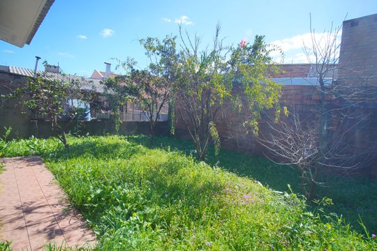 Quintal de casa para alugar com 2 quartos, 120m² em Santos Dumont, São Leopoldo