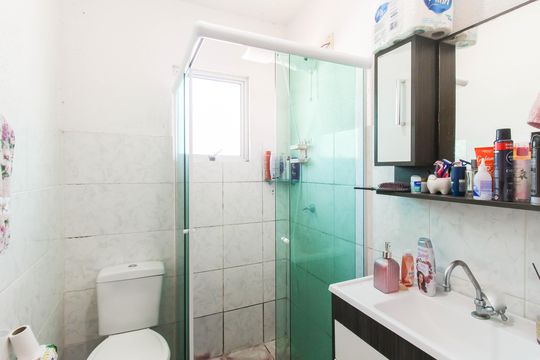 Banheiro de apartamento para alugar com 2 quartos, 50m² em Guajuviras, Canoas