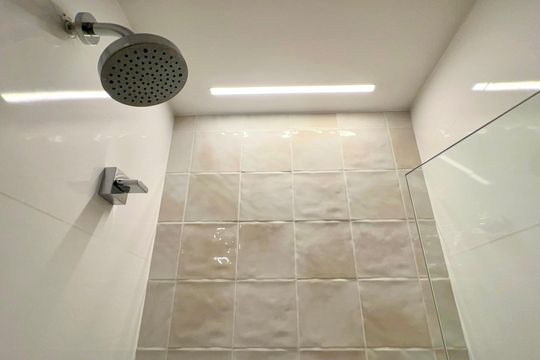 Banheiro de kitnet/studio à venda com 1 quarto, 28m² em Sumaré, São Paulo