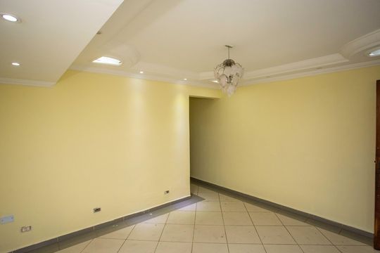 Sala de TV de casa à venda com 6 quartos, 250m² em Vila Nogueira, Diadema