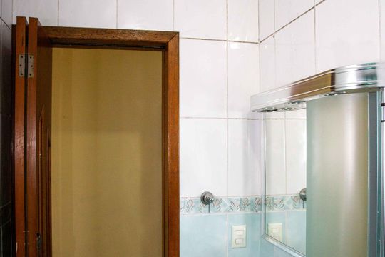 Banheiro da Suíte 3 de casa à venda com 3 quartos, 250m² em Vila Nogueira, Diadema