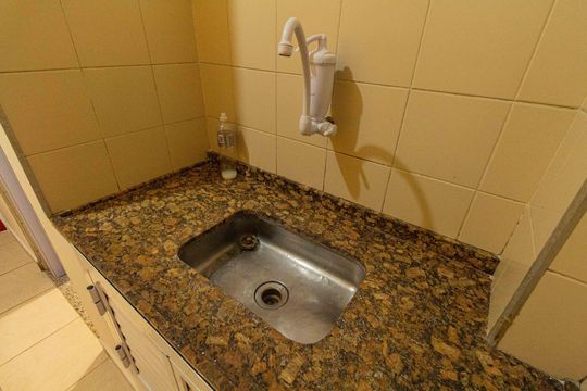 Cozinha de kitnet/studio à venda com 0 quarto, 33m² em Liberdade, São Paulo