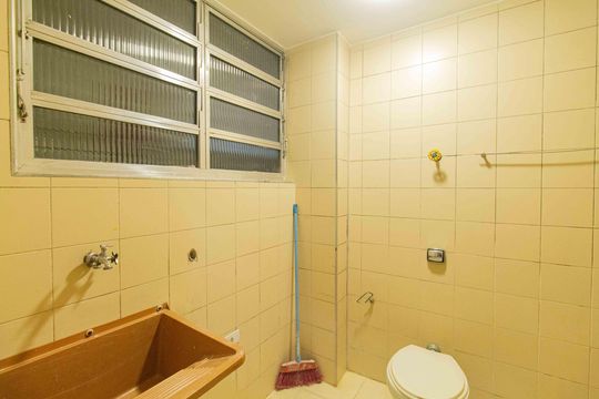 Banheiro e Área de serviço de kitnet/studio à venda com 0 quarto, 33m² em Liberdade, São Paulo